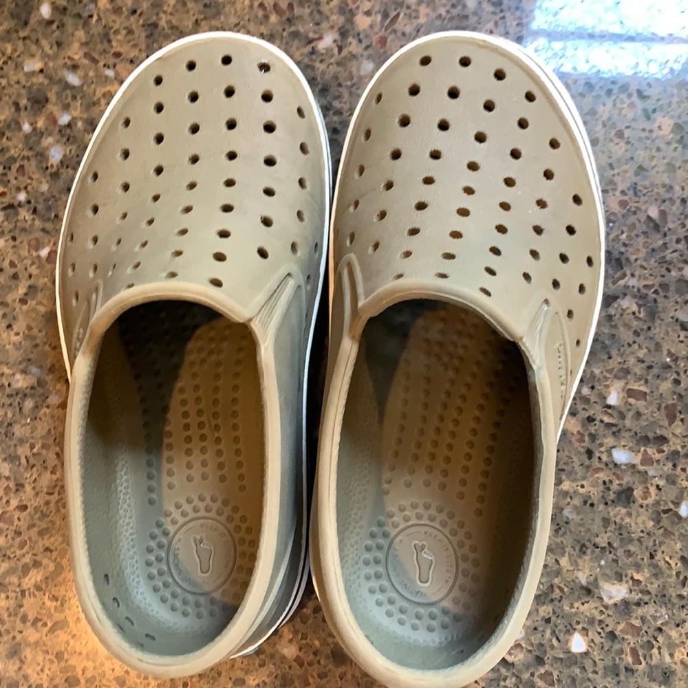 Native Shoes Size 10